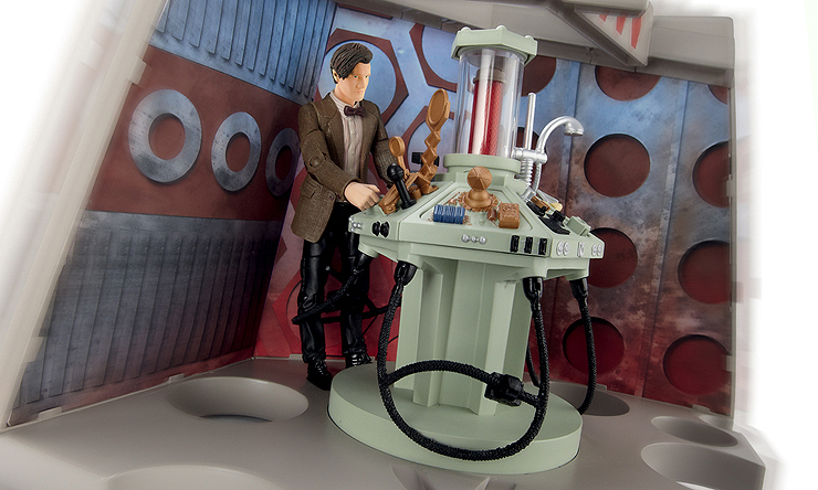 Doctor Dr Who Junk Yard Tardis console playset 